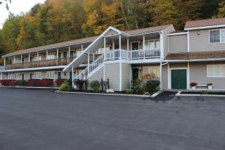 Berkshire Travel Lodge - Canaan - 1