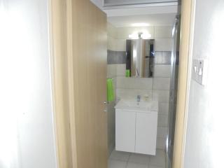 Delphi Court - large 1 bed -sleeps 4, Near sea/beach - free wifi - 2