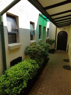 360 Eastwoods Guesthouse - Pretoria - 8