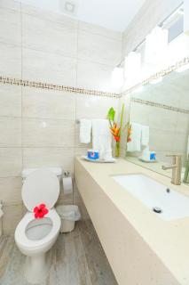Sunset Shores Beach Hotel - Kingstown - 1