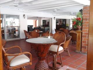 Sunset Shores Beach Hotel - Kingstown - 4