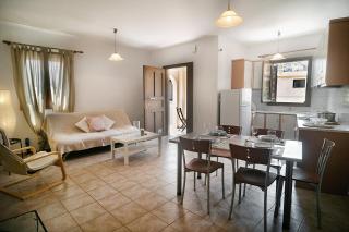 Olive green house - Agia Pelagia - 4