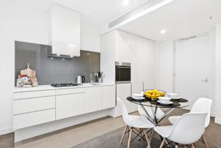 COMPLETE HOST Shadowplay Apartments - 3