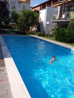 medencés önálló 4 fős 2 légterű, felszerelt földszinti apartman, terasszal, wi-fivel, 30 méterre a strandtól - Siófok - 0