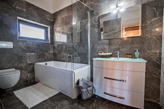 FREE Breakfast, Villa Dreamcatcher with Outdoor and Indoor Pool, Hot Tub, Playroom and Home Cinema - Atsipopoulo - 4