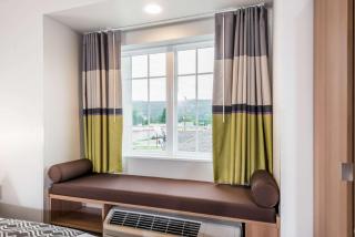 Microtel Inn & Suites by Wyndham New Martinsville - New Martinsville - 2