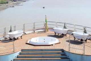 Vintage Luxury Yacht Hotel - 3