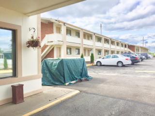 Red Carpet Inn North Chicago - 5