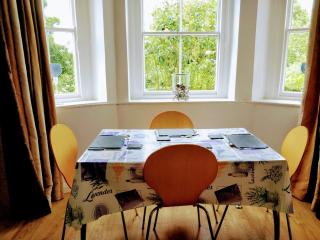 Riverbank Apartment - 6