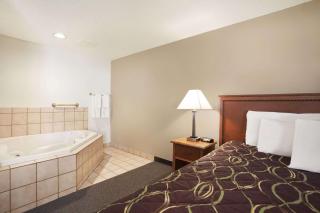 Super 8 by Wyndham Williston ND - Williston - 1