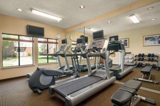 Hawthorn Suites by Wyndham Tinton Falls - Tinton Falls - 2