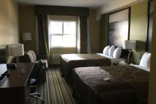 Super 8 by Wyndham Hardisty - 1