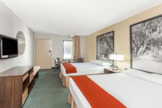 Super 8 by Wyndham Adel GA I-75 - 2