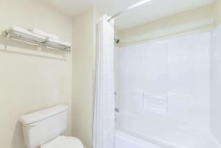 Super 8 by Wyndham Burleson Fort Worth Area - Burleson - 6