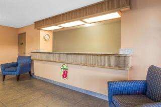 Super 8 by Wyndham LaGrande - 8