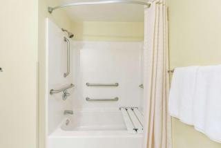 Super 8 by Wyndham Burleson Fort Worth Area - Burleson - 5