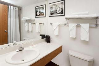 Super 8 by Wyndham Stevensville St Joseph - Stevensville - 1