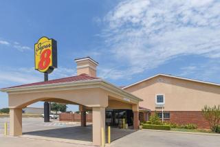 Super 8 by Wyndham Burleson Fort Worth Area - Burleson - 0