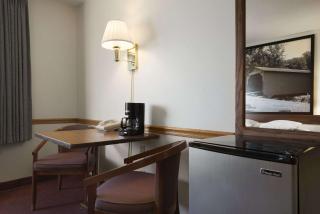 Super 8 by Wyndham Danville - Danville - 4