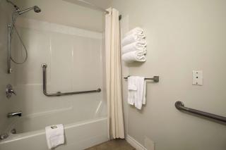 Super 8 by Wyndham Revelstoke BC - 7