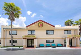 Super 8 by Wyndham Orlando International Drive - 9