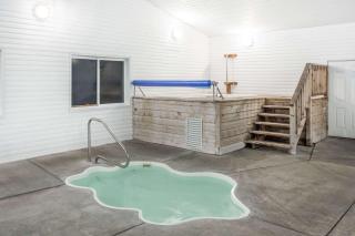 Super 8 by Wyndham Driggs - 6