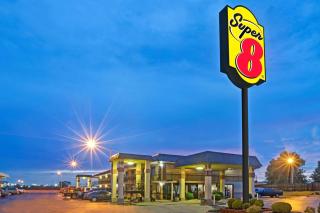 Super 8 by Wyndham Shawnee - Shawnee - 0