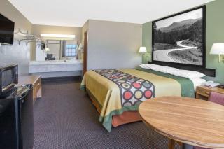 Super 8 by Wyndham Clarksville AR - Clarksville - 6