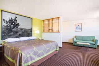 Super 8 by Wyndham Kingman - Kingman - 1