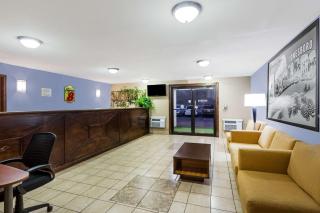 Super 8 by Wyndham Jonesboro - 5