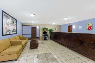 Super 8 by Wyndham Jonesboro - 7