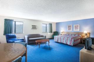 Super 8 by Wyndham Hot Springs - Hot Springs - 3