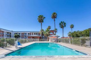 Super 8 by Wyndham Bakersfield/Central - Bakersfield - 7