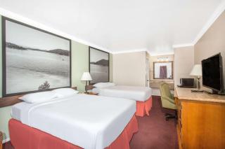 Upper Lake Inn & Suites - 2