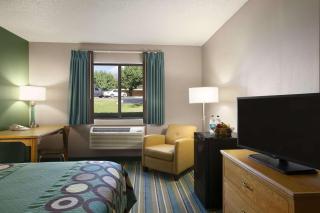 Super 8 by Wyndham Batesville - Batesville - 4