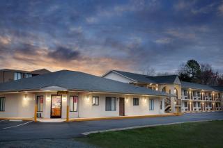 Super 8 by Wyndham Burlington NC - Burlington - 5
