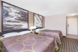 Super 8 by Wyndham Columbus Airport - Columbus - 1