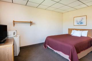 Super 8 by Wyndham Abilene KS - Abilene - 3
