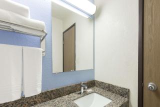 Super 8 by Wyndham New Castle - New Castle - 6