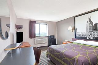 Super 8 by Wyndham Nashville/ Dntn/ Opryland Area - Nashville - 1