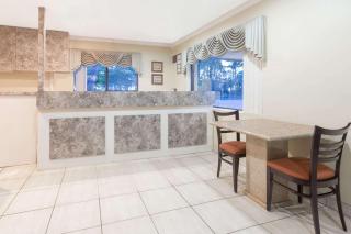 Super 8 by Wyndham Ft Walton Beach - Fort Walton Beach - 9