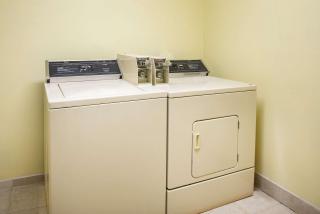 Super 8 by Wyndham Colby - Colby - 3