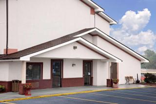 Hillside Inn & Suite - Martinsburg - 0