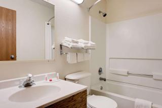 Hillside Inn & Suite - 2