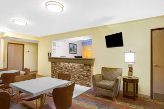 Super 8 by Wyndham Lewisburg - Lewisburg - 8