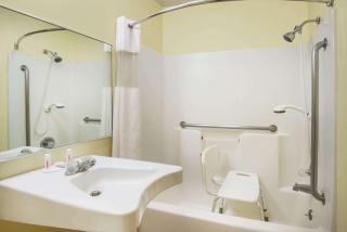 Super 8 by Wyndham Colby - Colby - 5