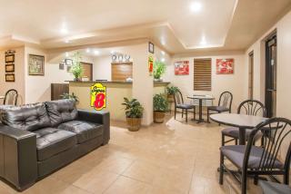 Super 8 by Wyndham Colby - Colby - 8