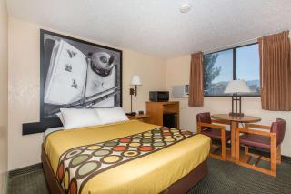Super 8 by Wyndham Casper West by the River - Casper - 1