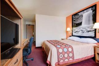 Hillside Inn & Suite - 1