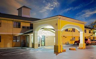 Super 8 by Wyndham Muncie/Ball St. College Area - Muncie - 0